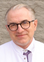 Porträt Prof. Thieme 4 Porträt Prof. Thieme 4